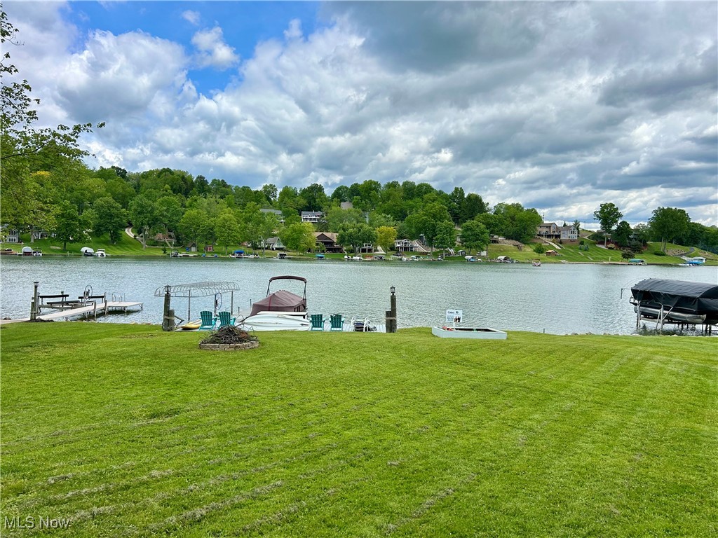 450 W Mohawk Drive, Malvern, Ohio image 2