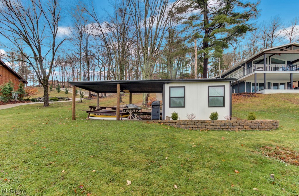450 W Mohawk Drive, Malvern, Ohio image 2