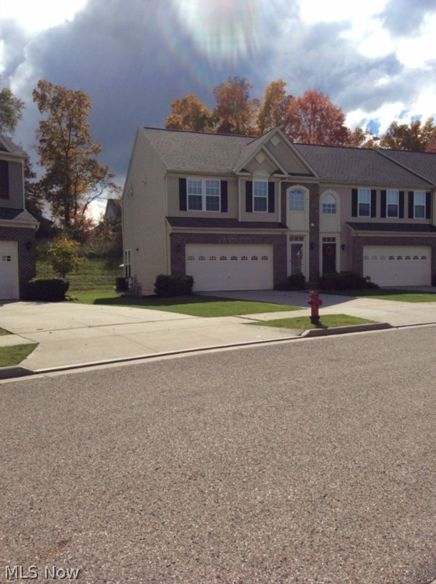 Exceptional townhouse in desirable Hidden Lakes. Original owner. Features include 3bdrm, 2 1/2 baths, finished lower level, patio, island in kitchen, end unit. Limited maintenance community which features two lakes, walking trails and a neighborhood gazebo.