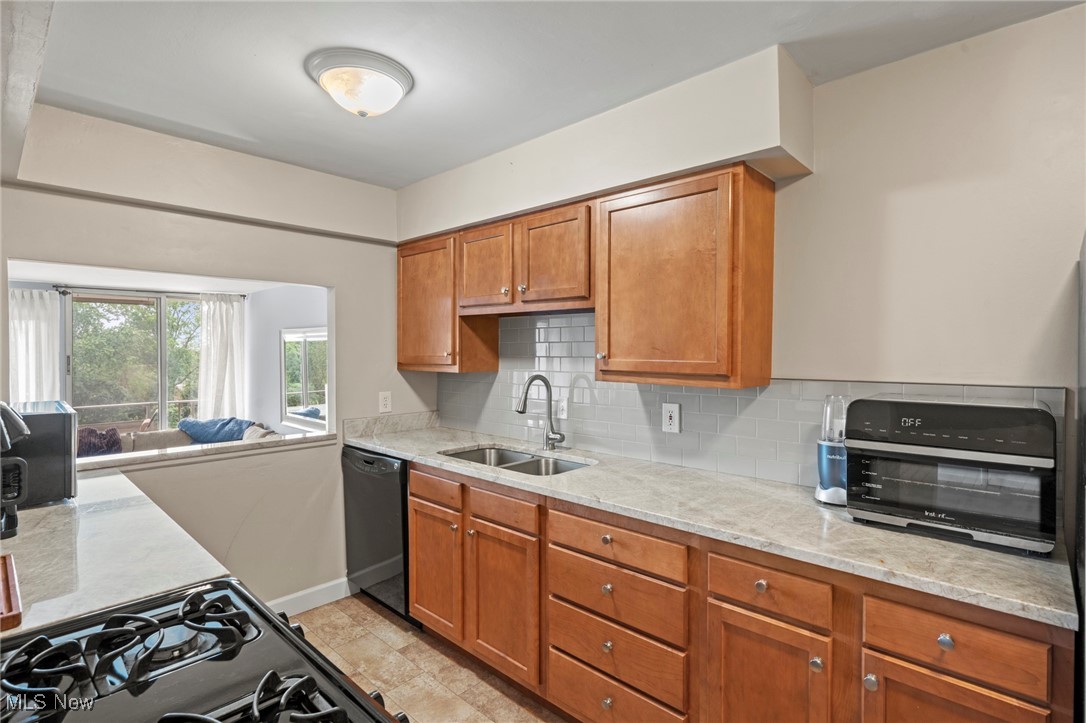 Carlyle Condos - Residential