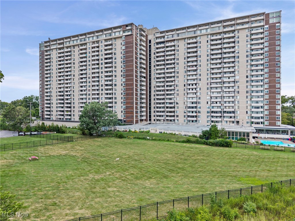 Carlyle Condos - Residential
