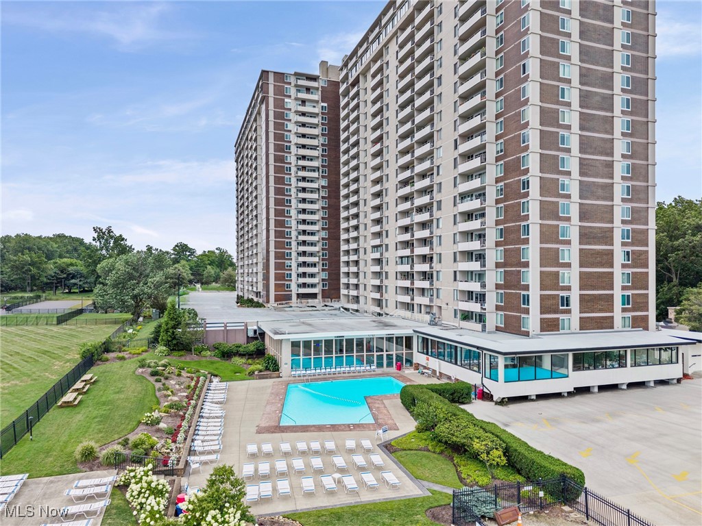 Carlyle Condos - Residential