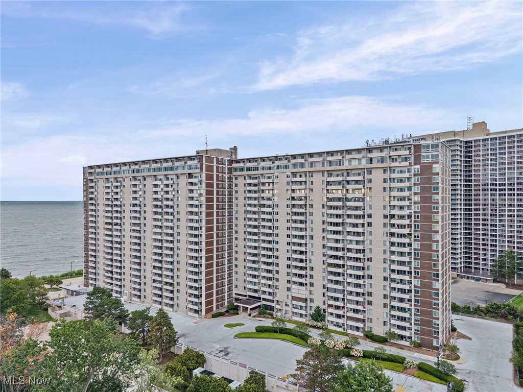 Carlyle Condos - Residential