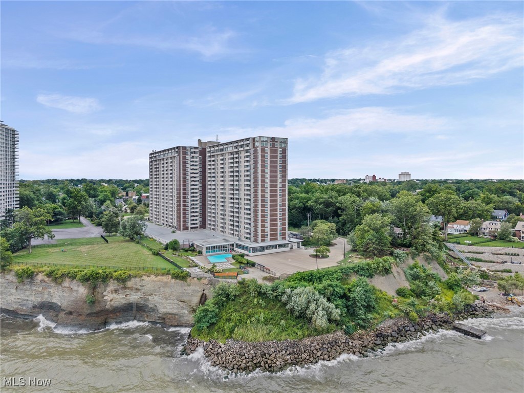 Carlyle Condos - Residential