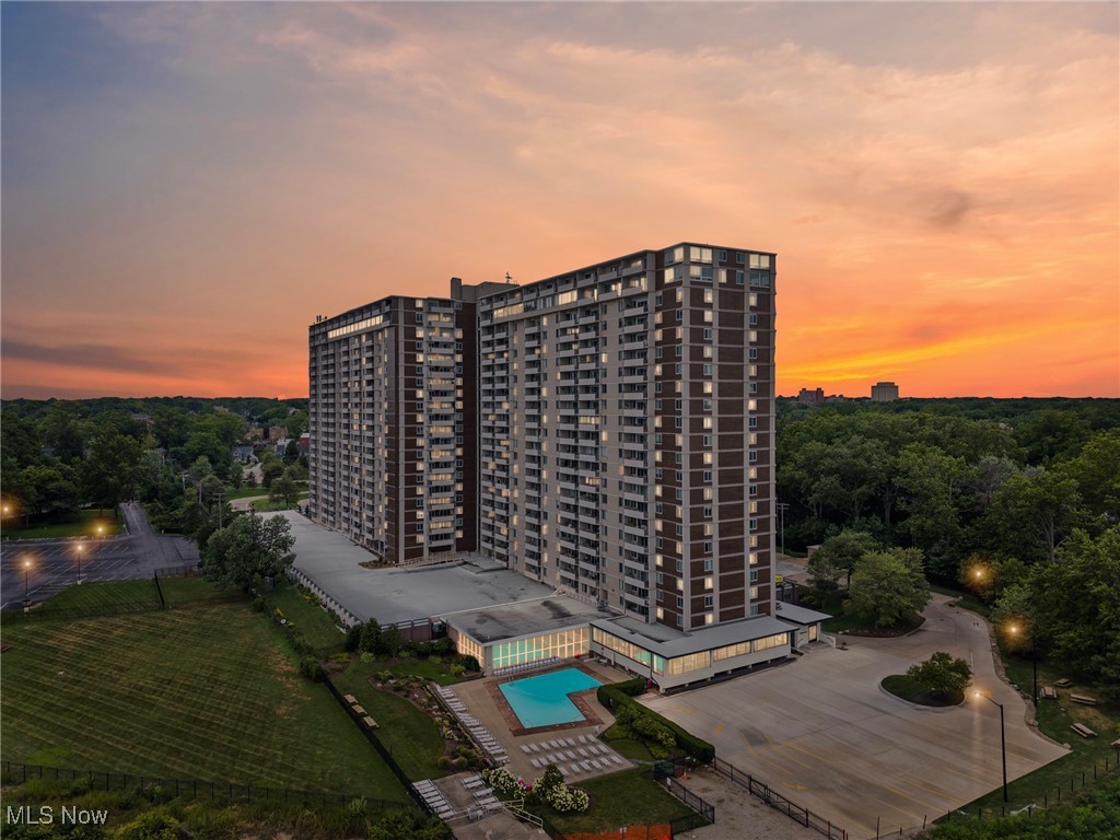 Carlyle Condos - Residential