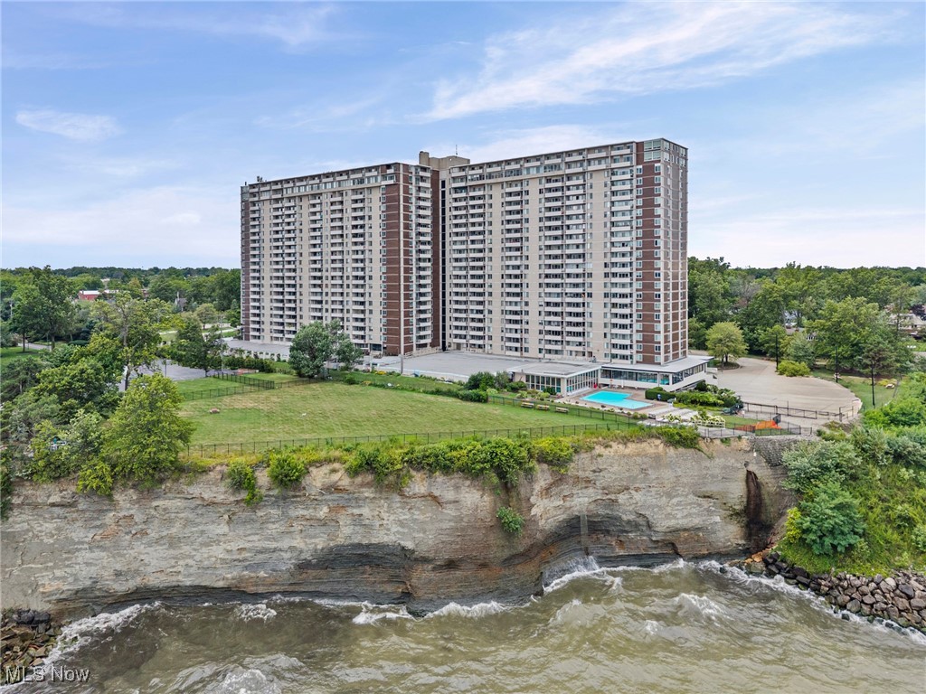 Carlyle Condos - Residential