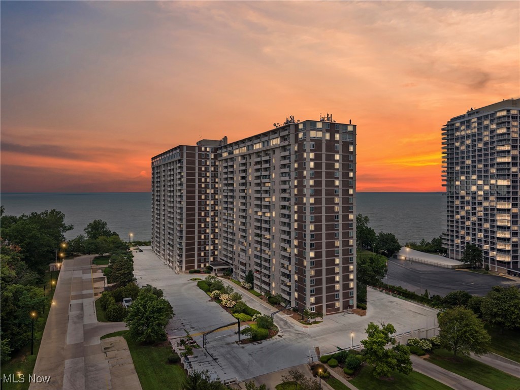 Carlyle Condos - Residential
