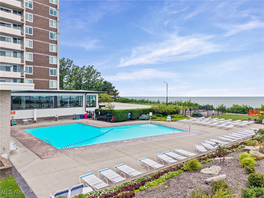 Carlyle Condos - Residential