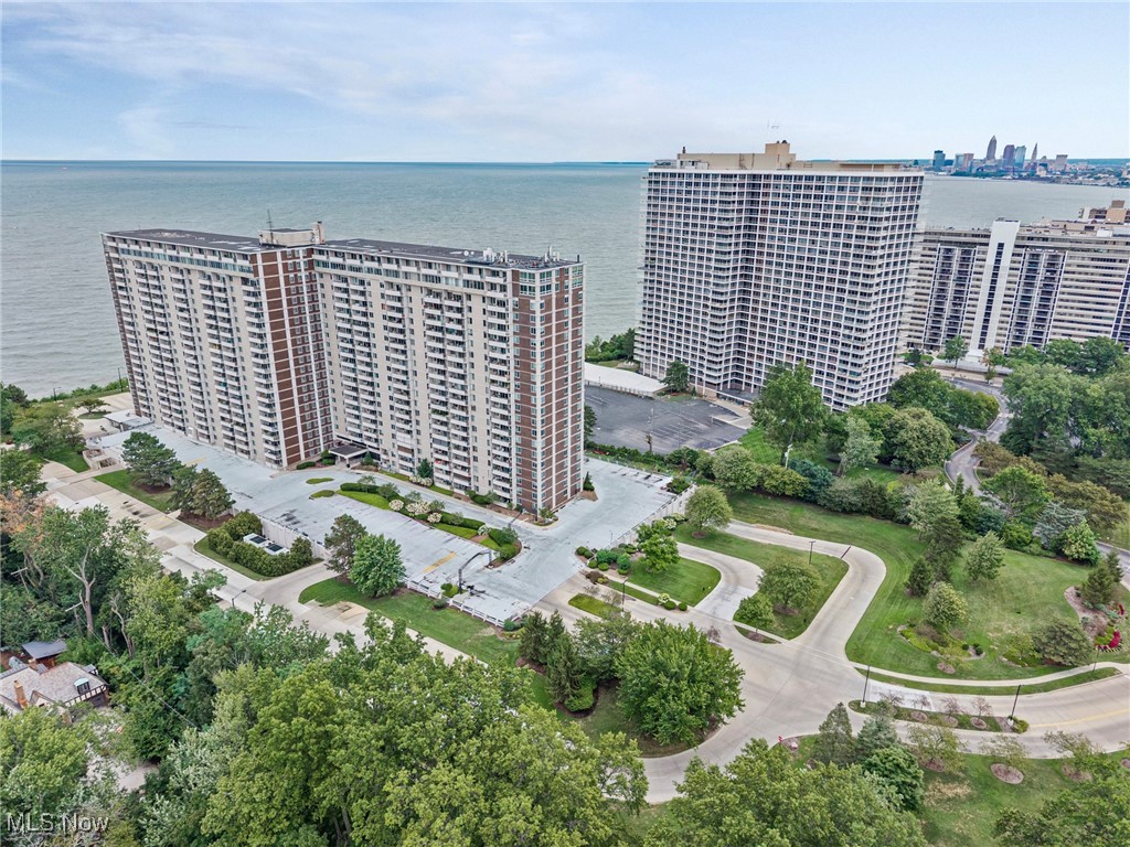 Carlyle Condos - Residential