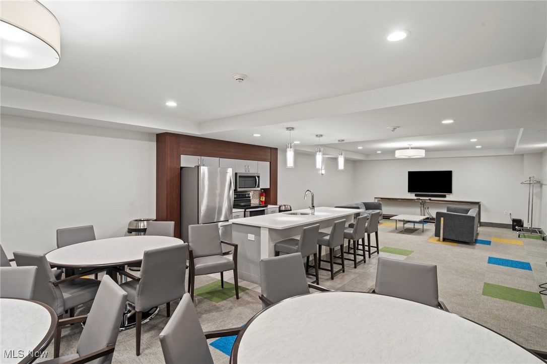 Carlyle Condos - Residential