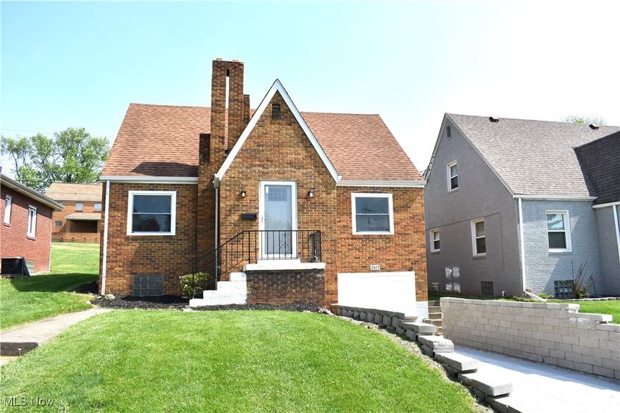 This Fannie Mae property features 3 bedrooms and 1.5 bathrooms. The interior has been updated with new fixtures, fresh paint and new stainless steel kitchen appliances. Bright lighting throughout. Full basement provides additional storage or workspace. One car garage with extra parking available in the driveway. Built in 1951 on a 0.14 acre lot. Many recent updates throughout the home.