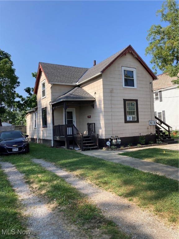 Newly remodeled duplex with a 2-bedroom apartment downstairs and a one-bedroom upstairs. Modern kitchens and baths. Up unit has an additional office-type room. Down unit has an extra room in back.