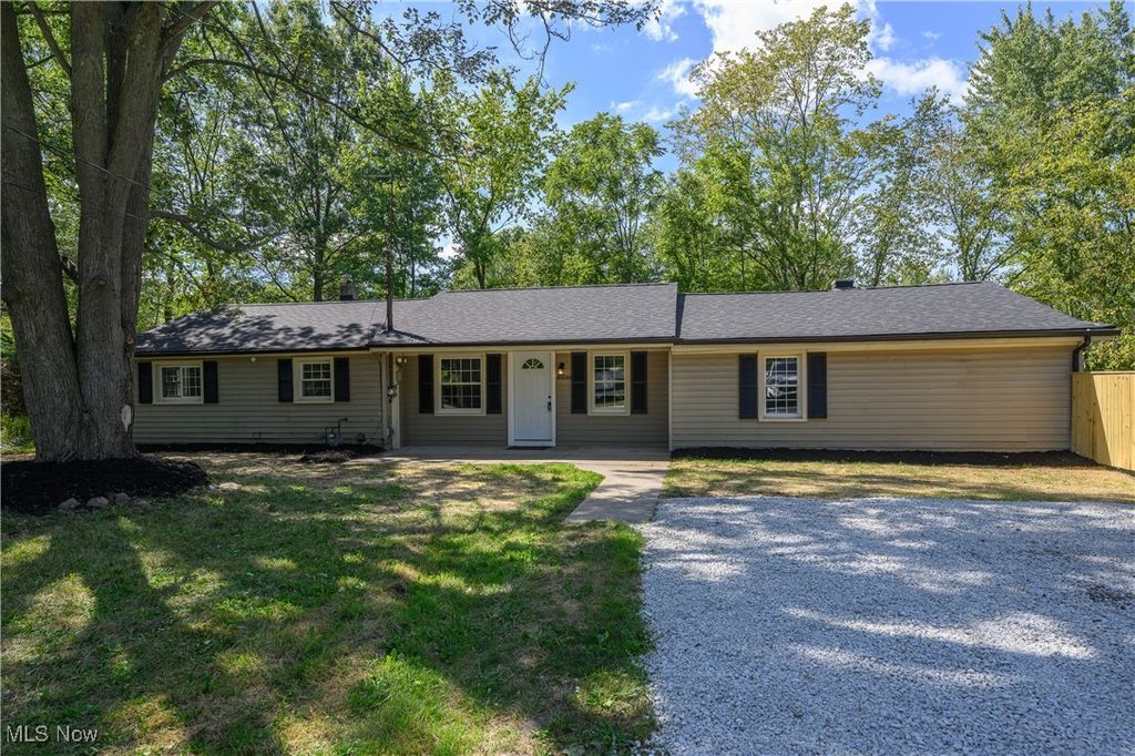 Photo of 4636 Albert Avenue, Norton, OH 44203 (MLS # 5175432)