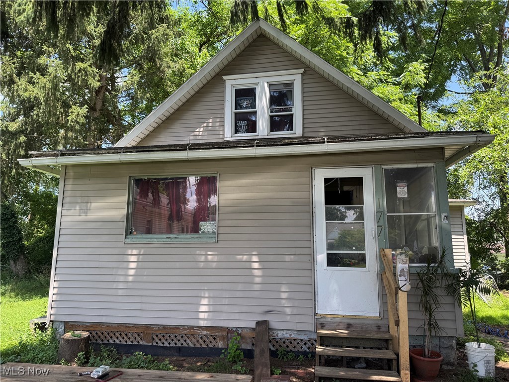 Here's your next investment opportunity right along the Tuscarawas River! Barberton, Ohio is known for its annual Mum Festival and the beautiful Lake Anna as well as a lively Main Street. The property is in walking distance to all the shops at Magic City Plaza, Lake Anna Park, the YMCA, AND the Ohio & Erie Canal Towpath! Buyer to assume Tenants. Tenant pays $700/mo (month to month). No showings until accepted offer. Cash only.
