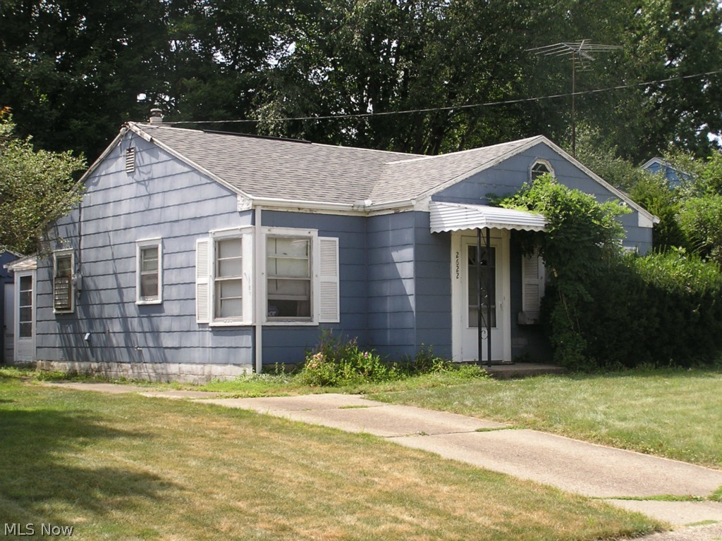 Being sold as-is! Lots of potential! Spacious living room w/crown molding. Eat-in kitchen plus dining room. Furnace 1991, roof 2011, HW tank 2012. Enclosed rear porch, 1 car garage, very convenient location just minutes from dining, shopping, super markets, movie theaters, the Natatorium, river front mall events and easy access to Route 8....PRICED TO SELL!