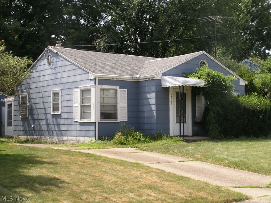 Being sold as-is!  Lots of potential!  Spacious living room w/crown molding.  Eat-in kitchen plus dining room.  Furnace 1991, roof 2011, HW tank 2012.  Enclosed rear porch, 1 car garage, very convenient location just minutes from dining, shopping, super markets, movie theaters, the Natatorium, river front mall events and easy access to Route 8....PRICED TO SELL!