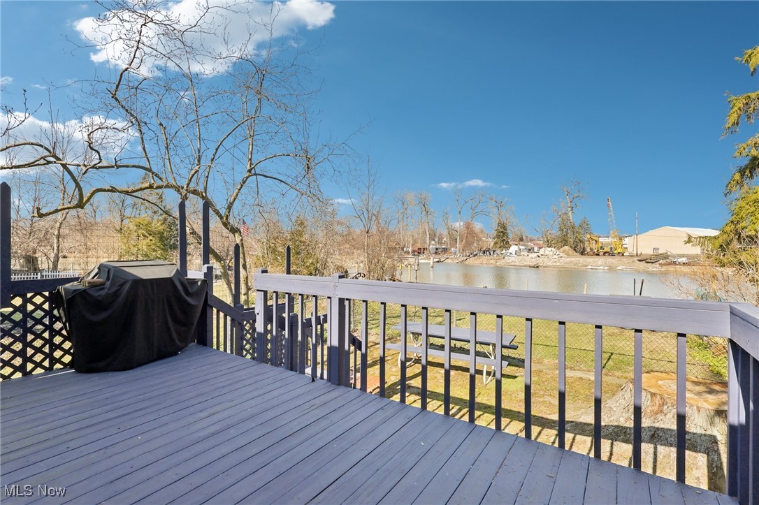 35659 W Island Drive, Eastlake, Ohio image 2