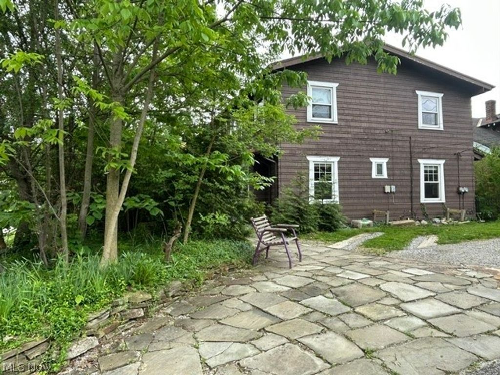 Photo of 13067 Cedar Road, Cleveland Heights, OH 44118 (MLS # 5212572)