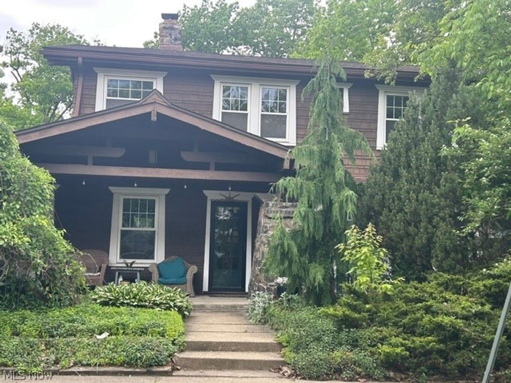 Photo of 13067 Cedar Road, Cleveland Heights, OH 44118 (MLS # 5212572)