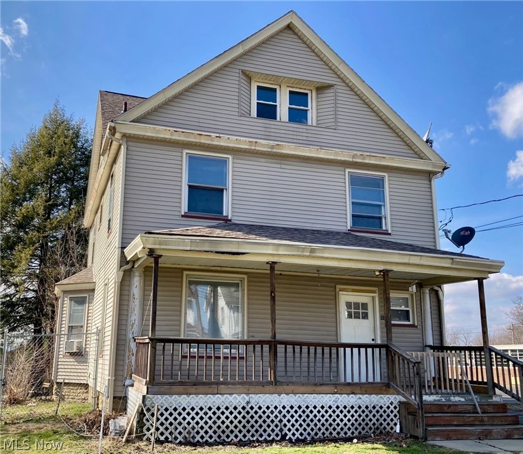 Photo of 32 Summit Avenue, Niles, OH 44446 (MLS # 5192432)