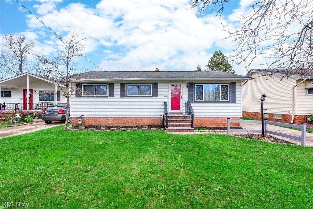 Photo of 902 Colonel Drive, Cleveland, OH 44109 (MLS # 5199185)