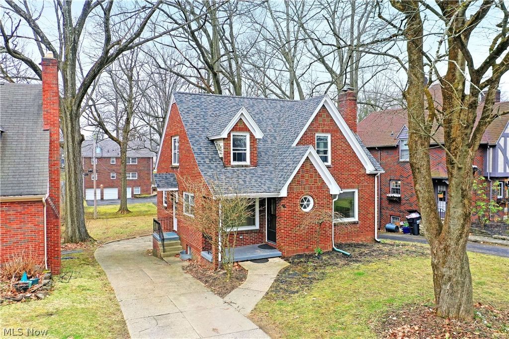 Photo of 94 Jennette Drive, Youngstown, OH 44512 (MLS # 5194387)