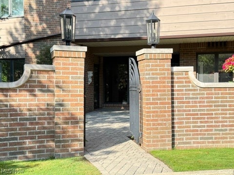 Tiny photo for 5150 Three Village Drive #1-K, Lyndhurst, OH 44124 (MLS # 5237470)