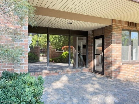 Tiny photo for 5150 Three Village Drive #1-K, Lyndhurst, OH 44124 (MLS # 5237470)