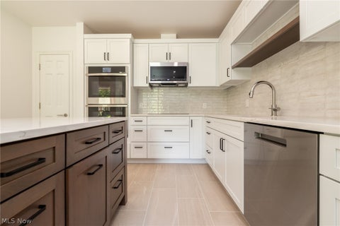 Tiny photo for 5150 Three Village Drive #1-K, Lyndhurst, OH 44124 (MLS # 5237470)