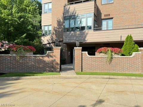 Tiny photo for 5150 Three Village Drive #1-K, Lyndhurst, OH 44124 (MLS # 5237470)