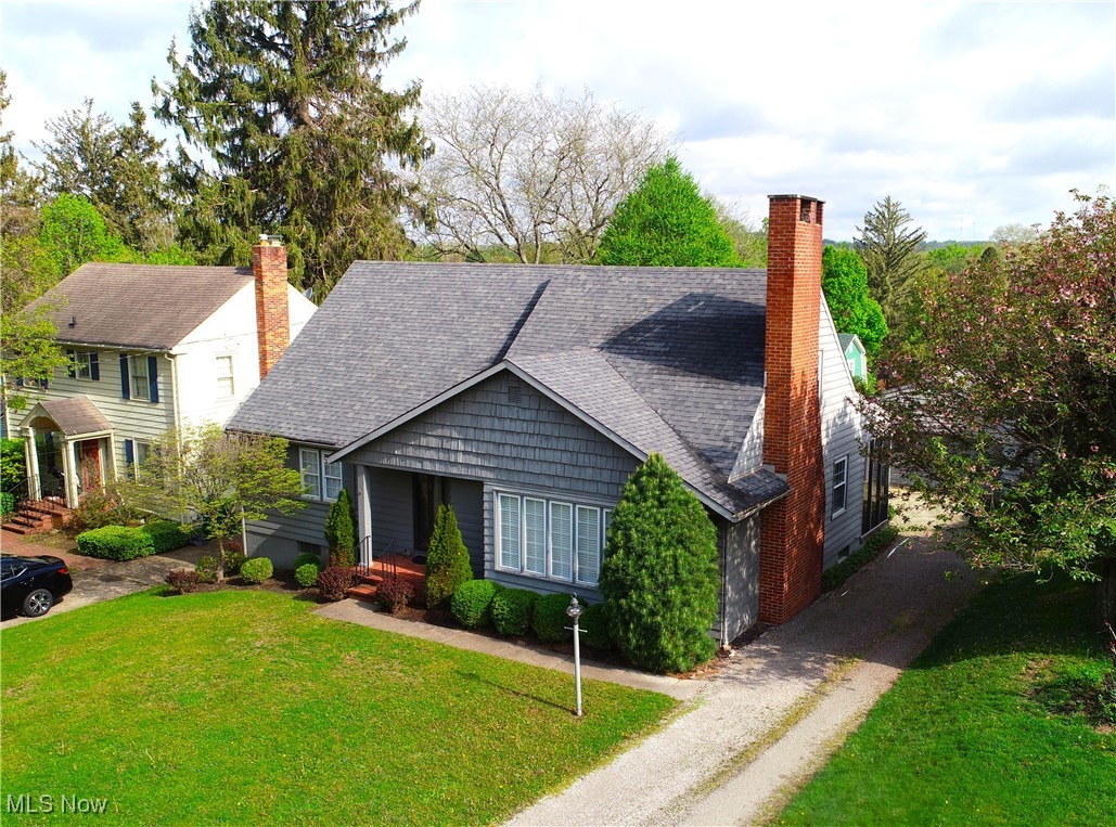 1109 Oak St Extension, Mt. Vernon. Loads of mid-century charm. Hardwood under all carpets, fireplace, large dining room/living room area. Sip your morning coffee relaxing on the screened porch in this classic east-end neighborhood. Oak Street Extension is a true neighborhood little or no traffic .This charmer surrounds you with a warm feeling of “HOME”, rather than just being a house. 4 Bedrooms, 2 Full Baths, 2 Half Baths. Larger than it looks (2120 above ground finished + a large finished lower level family room, workshop room and plenty of dry storage. Nice detached 1.5 garage out back. Relaxing & quiet, yet minutes to all shopping, dining and medical. Two first floor bedrooms. The two massive upper bedrooms have their own private baths. Natural Gas Forced Air Heat & Central Air. Seller to provide a 1 year HomeGard Home Warranty. East Elementary. Mount Vernon Schools.
Mount Vernon, chosen one of Ohio's Four Best Home Towns, 2017-2018 & 2025, by Ohio Magazine. Quality of Life, Lower Taxes, Great Parks System and Bike/Hiking Trails, Community Concerts and Theatrical Groups, Great People and Community Pride... Less than hour commute to greater Columbus.