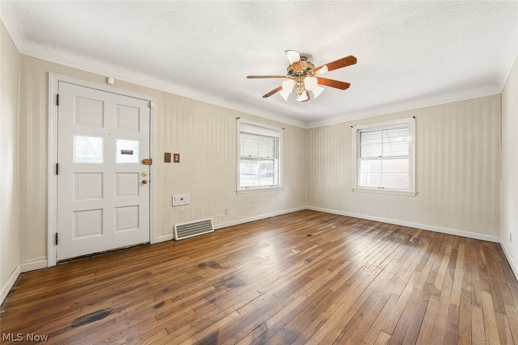 Photo of 344 E 246th Street, Euclid, OH 44123 (MLS # 5192912)