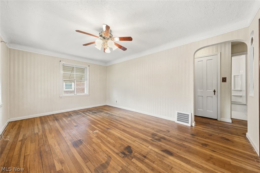 Photo of 344 E 246th Street, Euclid, OH 44123 (MLS # 5192912)