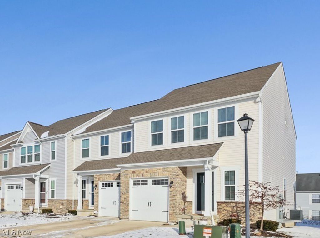 Photo of 1121 Meadow Run, Copley, OH 44321 (MLS # 5183595)