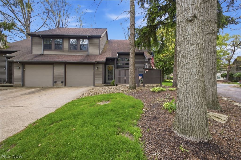 Photo of 1323 Red Tail Hawk Court #3, Boardman, OH 44512 (MLS # 5206692)