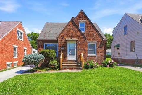 Homes For Sale - 15705 Throckley Avenue<br/> Cleveland, OH 44128