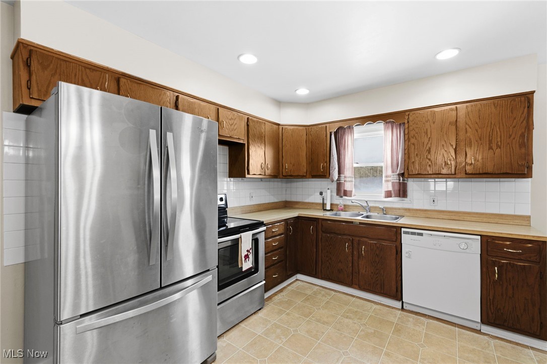 Kenston Lake Estate - Residential