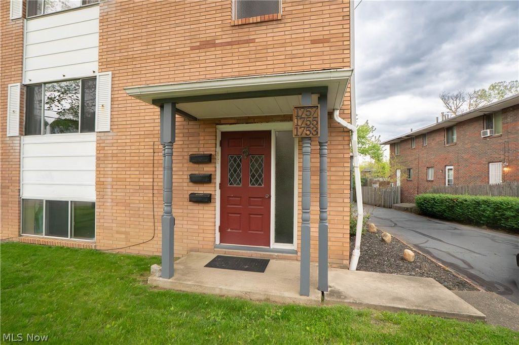 Photo of 1753 Cromwell Drive, Akron, OH 44313 (MLS # 5207458)