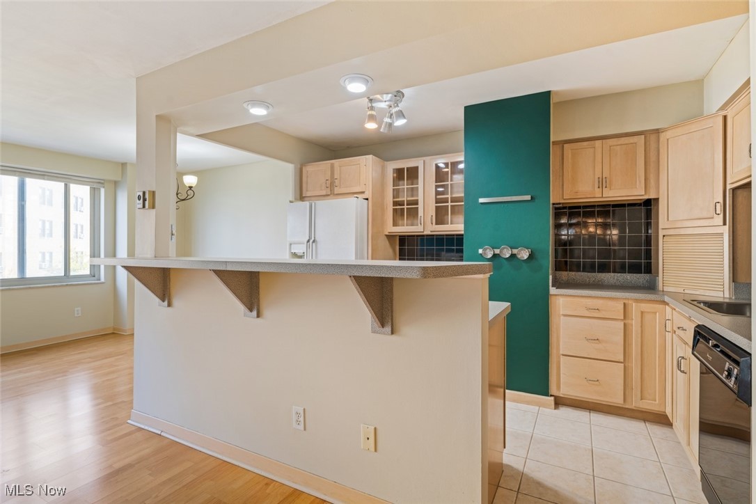 Marine Towers East Condo - Residential