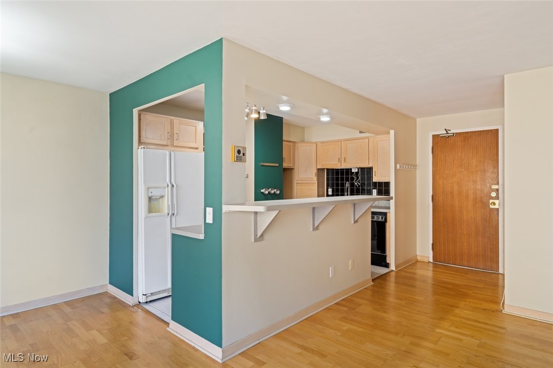 Marine Towers East Condo - Residential