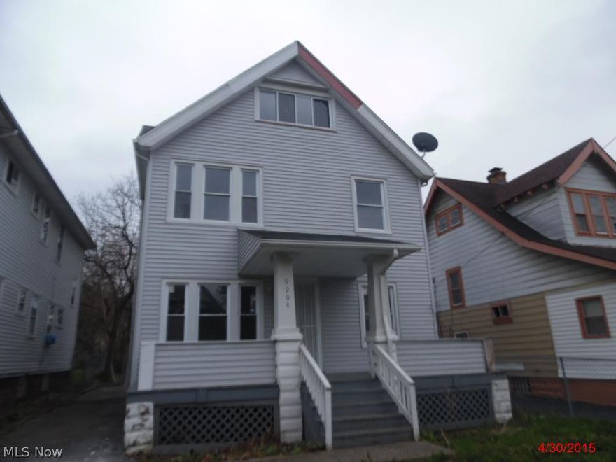 2 Story duplex in need of complete rehab
