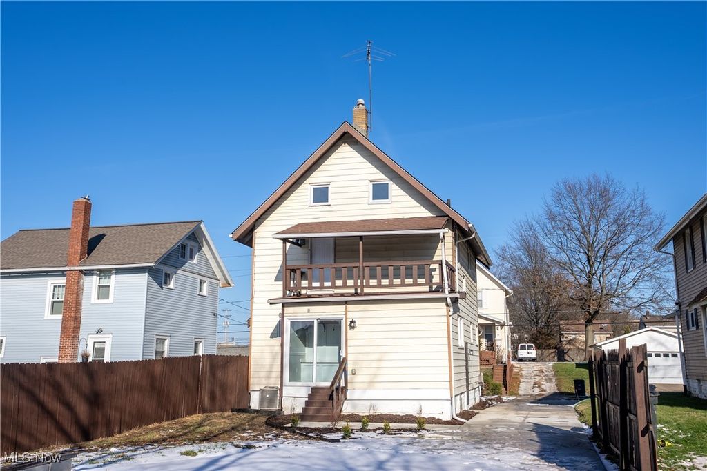 Photo of 14 E Dartmore Avenue, Akron, OH 44301 (MLS # 5177932)