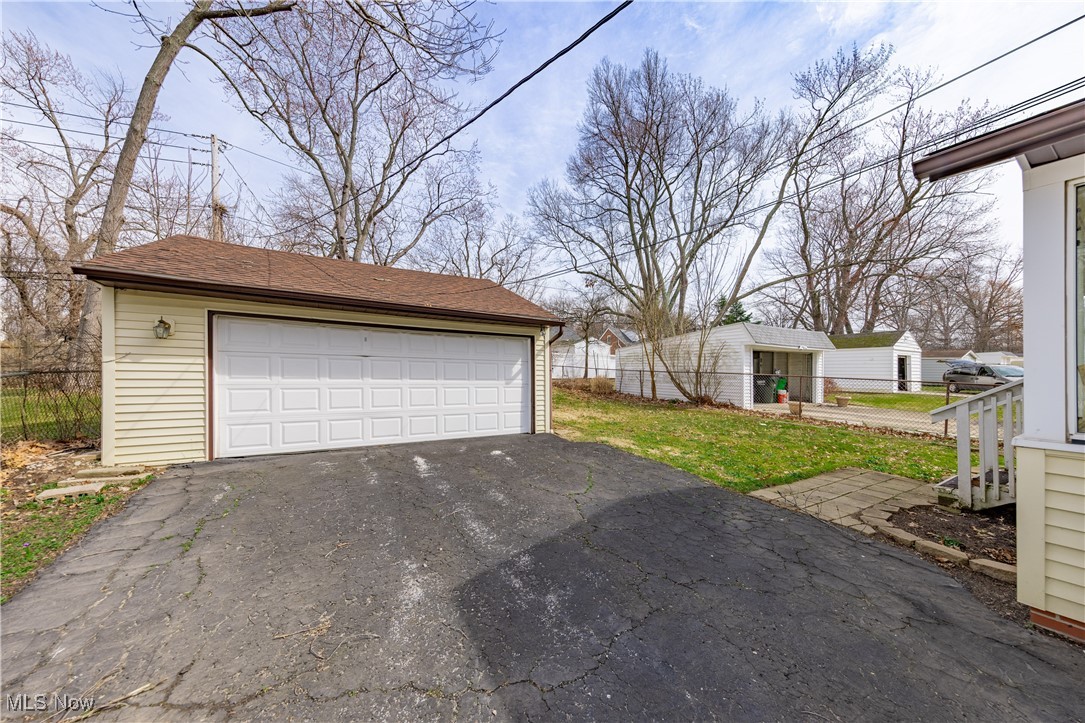 South Euclid, Ohio 44121, United States, 2 Bedrooms Bedrooms, ,2 BathroomsBathrooms,Residential,Pending,94761