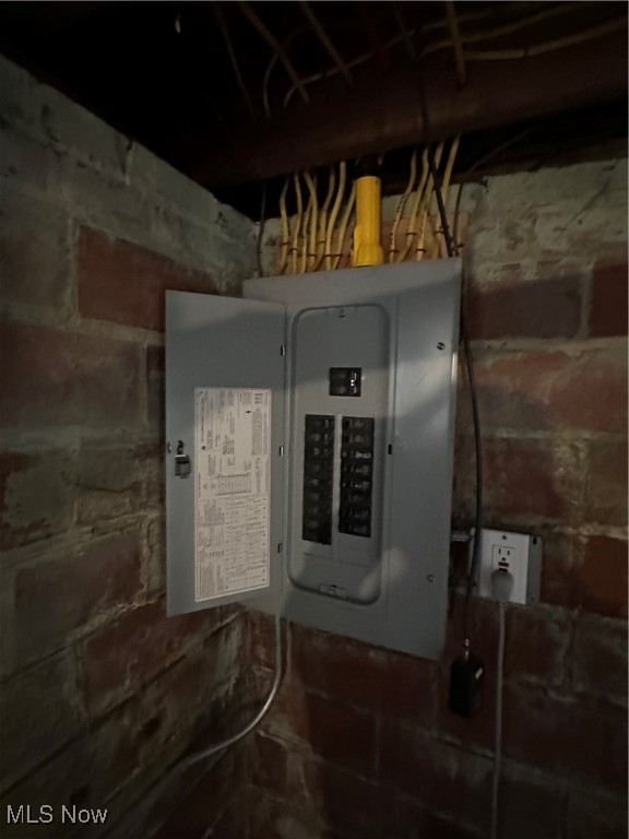 South Euclid, Ohio 44121, United States, 2 Bedrooms Bedrooms, ,2 BathroomsBathrooms,Residential,Pending,94761