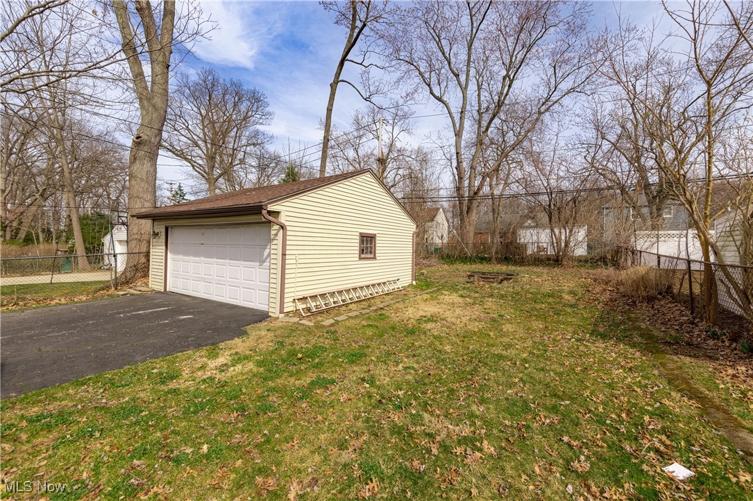 South Euclid, Ohio 44121, United States, 2 Bedrooms Bedrooms, ,2 BathroomsBathrooms,Residential,Pending,94761