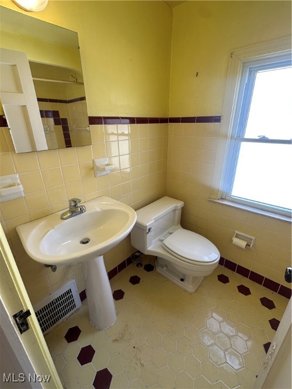 South Euclid, Ohio 44121, United States, 2 Bedrooms Bedrooms, ,2 BathroomsBathrooms,Residential,Pending,94761