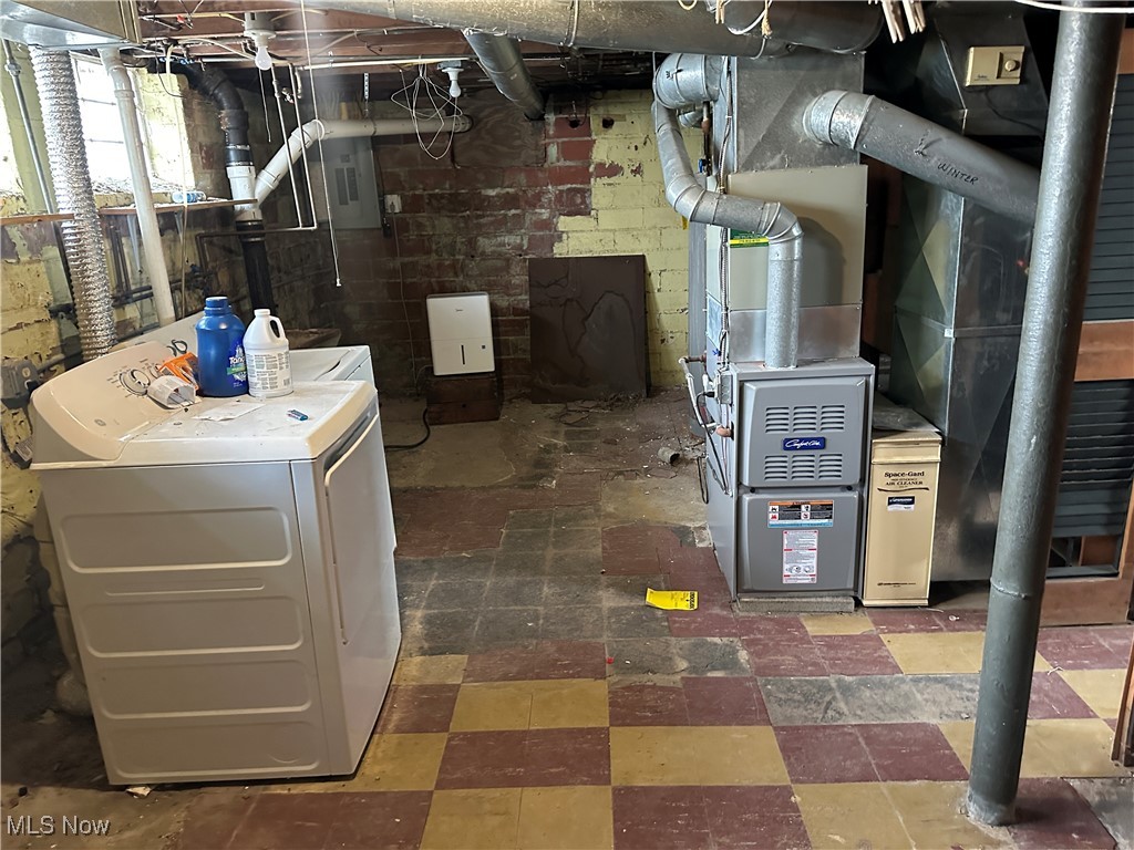 South Euclid, Ohio 44121, United States, 2 Bedrooms Bedrooms, ,2 BathroomsBathrooms,Residential,Pending,94761