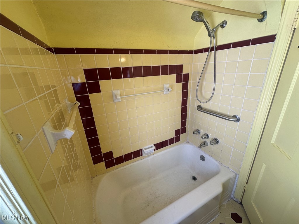 South Euclid, Ohio 44121, United States, 2 Bedrooms Bedrooms, ,2 BathroomsBathrooms,Residential,Pending,94761