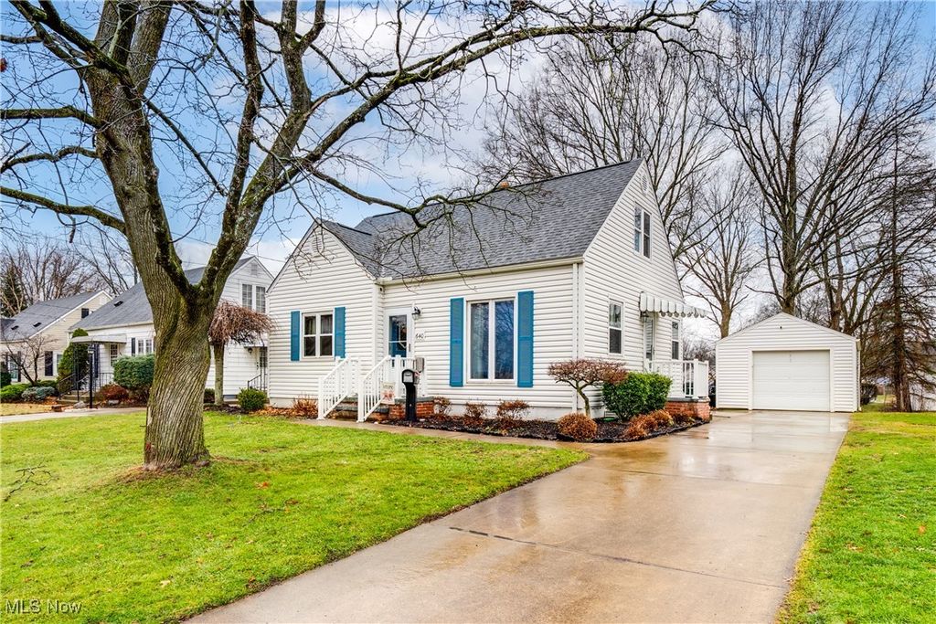 Photo of 640 E Lake Avenue, Barberton, OH 44203 (MLS # 5184357)