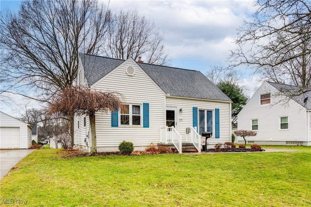 Photo of 640 E Lake Avenue, Barberton, OH 44203 (MLS # 5184357)